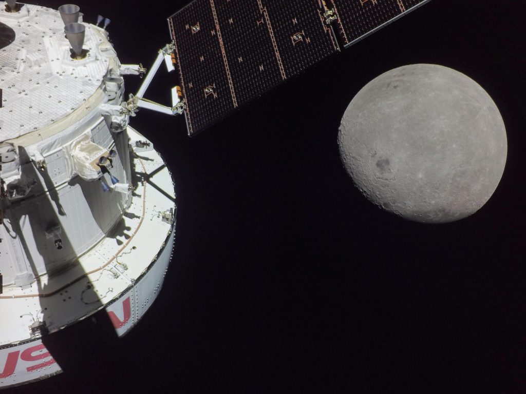 Spazio, la Space X lancia il suo lander lunare da Cape Canaveral