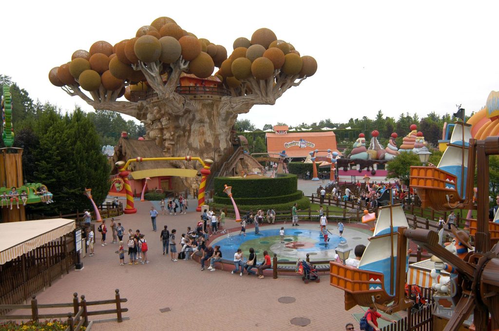 Pubblica foto su Onlyfans e Gardaland non le rinnova il contratto