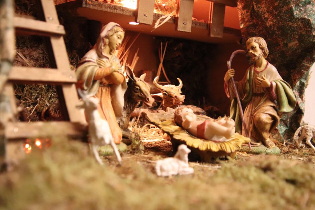 Presepe a fuoco, famiglia intossicata