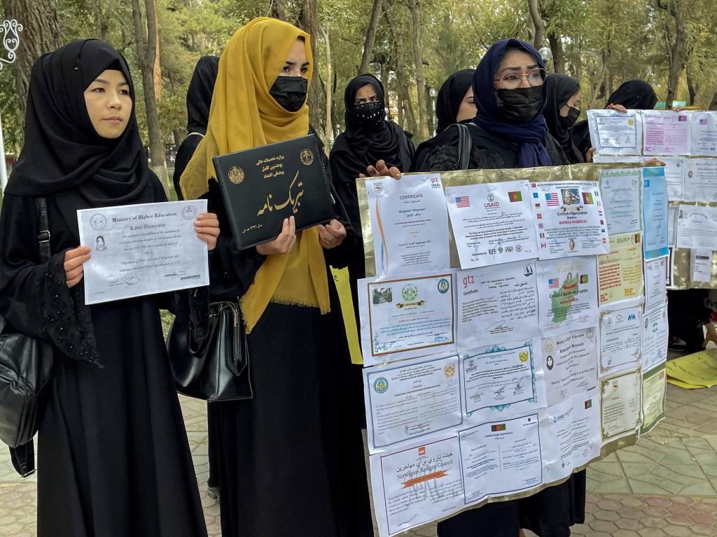 Ultimo giorno negli atenei per le donne afghane
