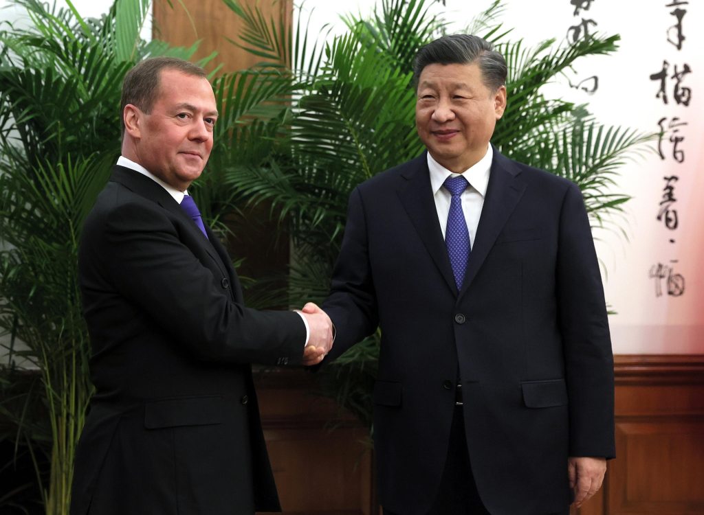 Medvedev a Pechino, incontro con Xi