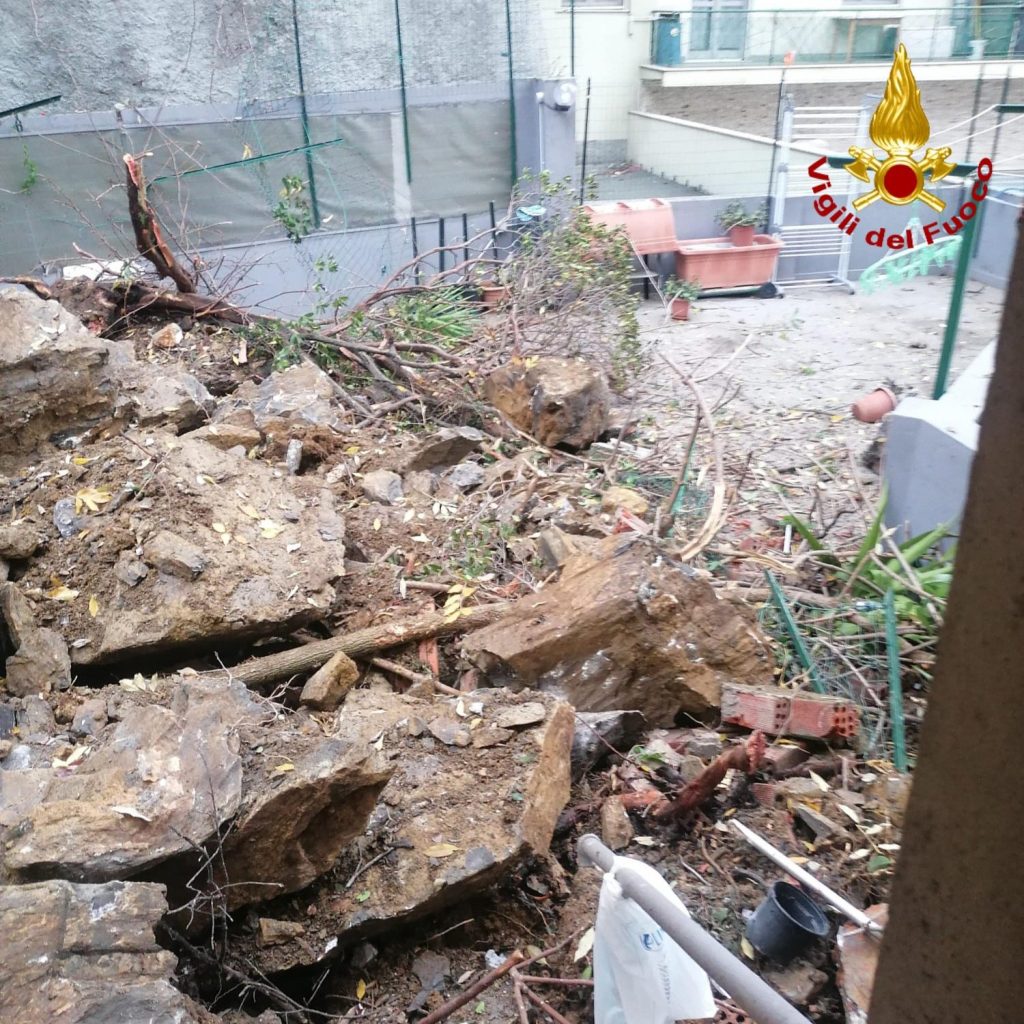 Da Genova a Ischia, la terra frana sulle città