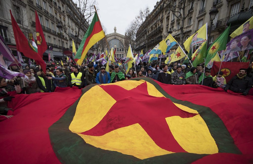 I curdi ricordano i martiri di Parigi: “basta sterminio”