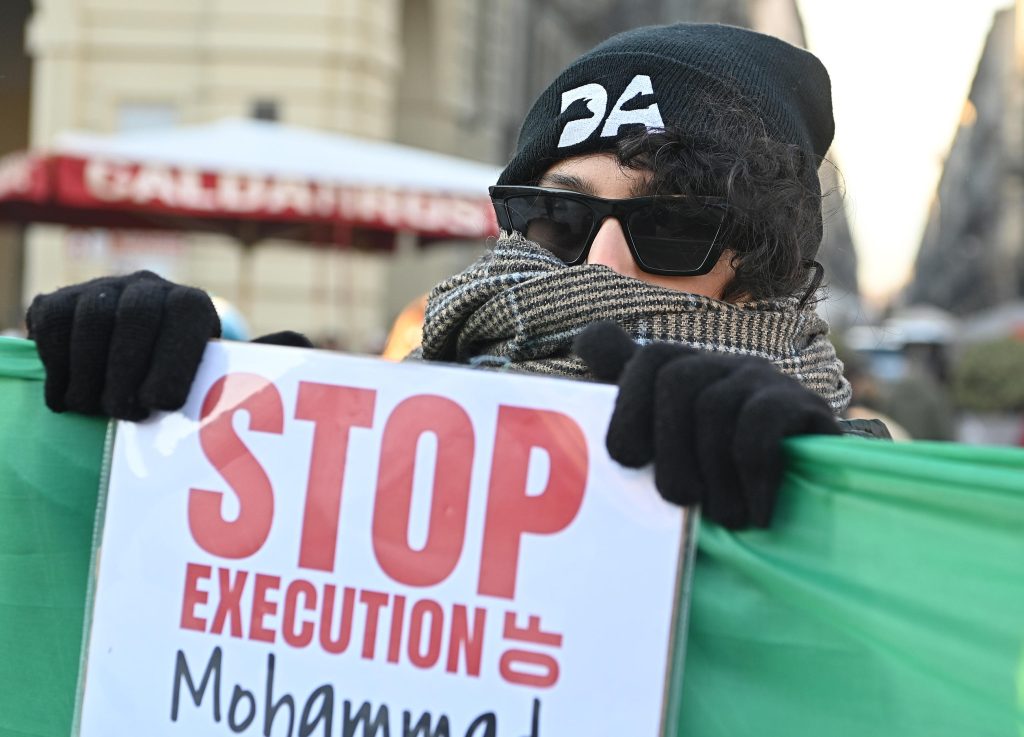 Proteste anti-regime in Iran, tre uomini messi a morte