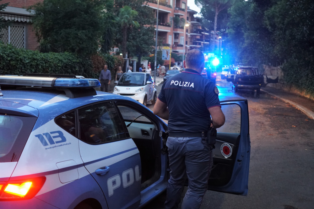 Firenze, militanti estrema destra aggrediscono studenti POLIZIA