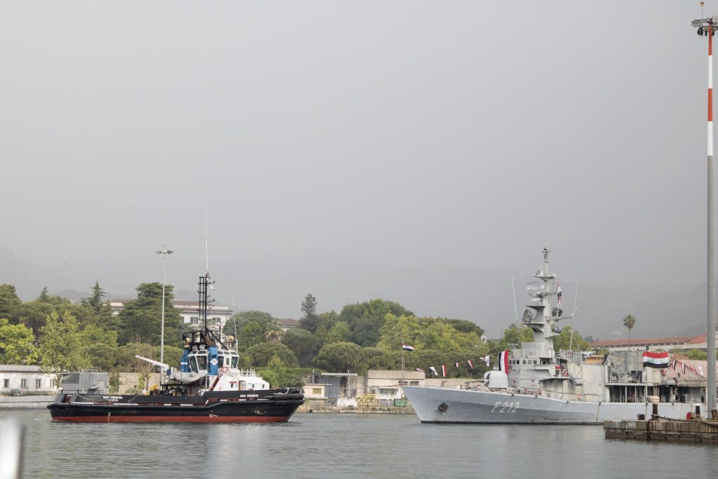 Auto in mare nel porto di La Spezia, un morto