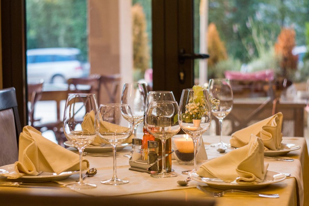 Ristorante LGBTQIA+ americano rifiuta clienti cristiani