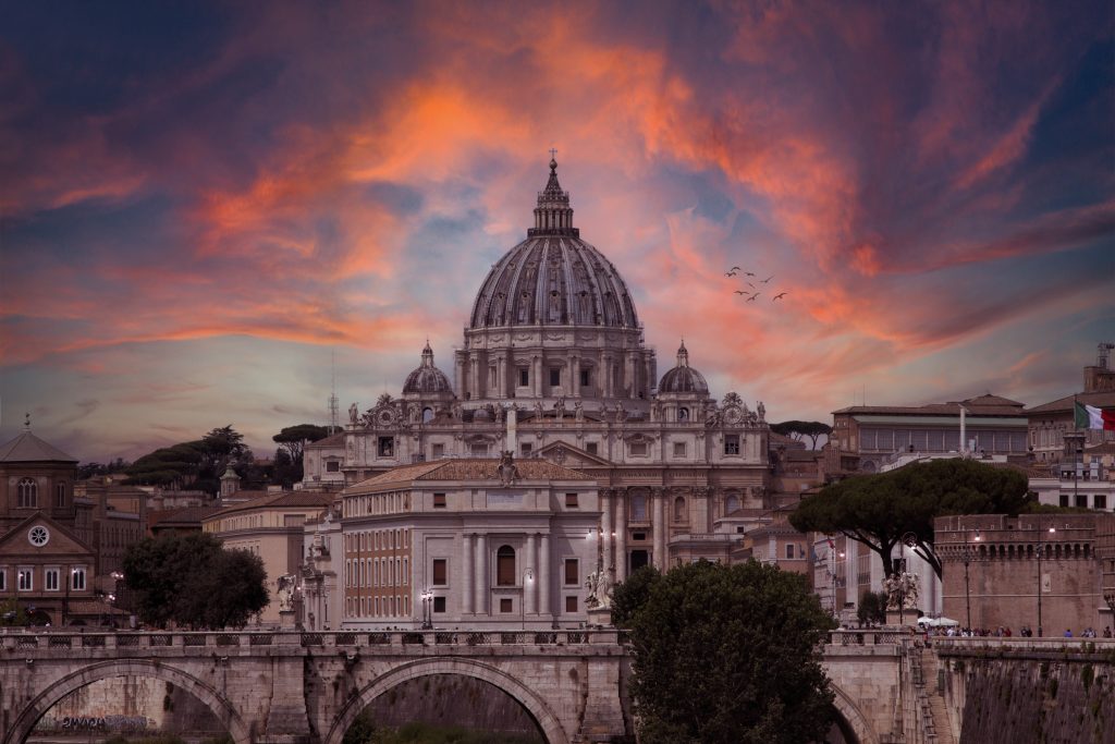 Dal Vaticano via libera alla conservazione personale delle ceneri dei defunti