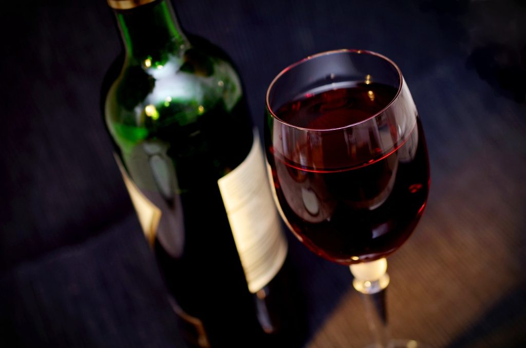 Dubai abolisce la tassa sugli alcolici per gli stranieri VINO ALCOL ALCOLICI ETICHETTE AVVERTENZE