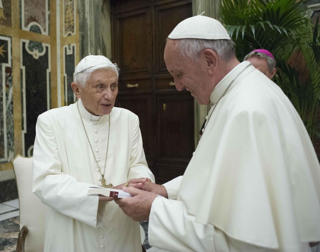 195mila persone in tre giorni per Ratzinger