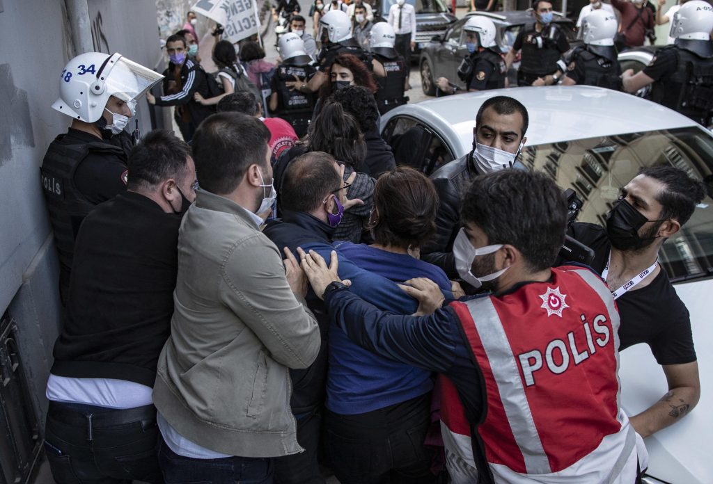 Ankara, congelati i fondi dell’Hdp filocurdo