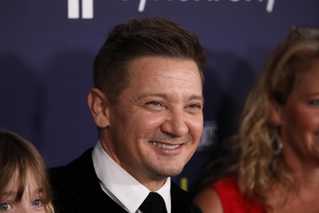 Jeremy Renner è stato dimesso dall’ospedale