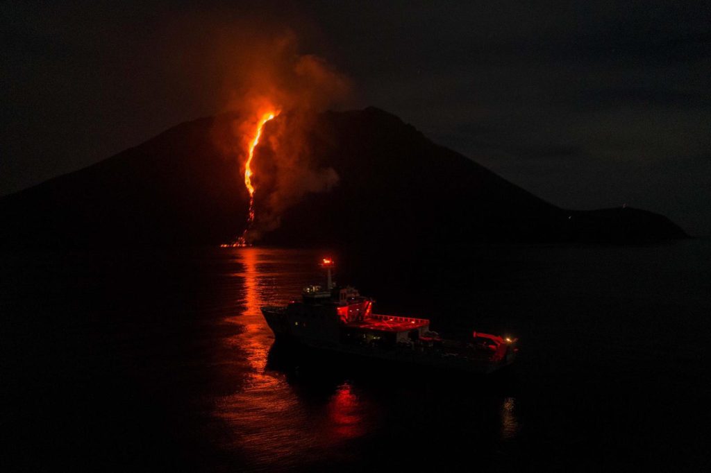 Stromboli, nuovo trabocco lavico