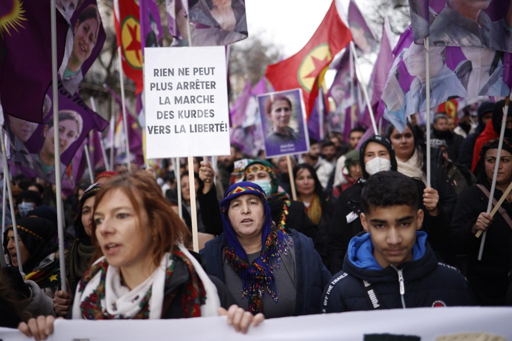 Memoria e dolore: i curdi tornano a Parigi