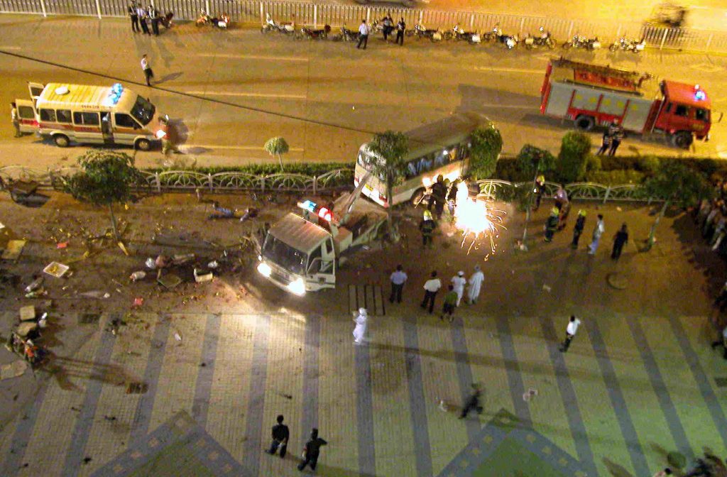 Camion contro carro funebre, 19 morti