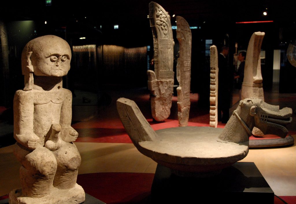 La Francia vuole restituire i beni culturali stranieri