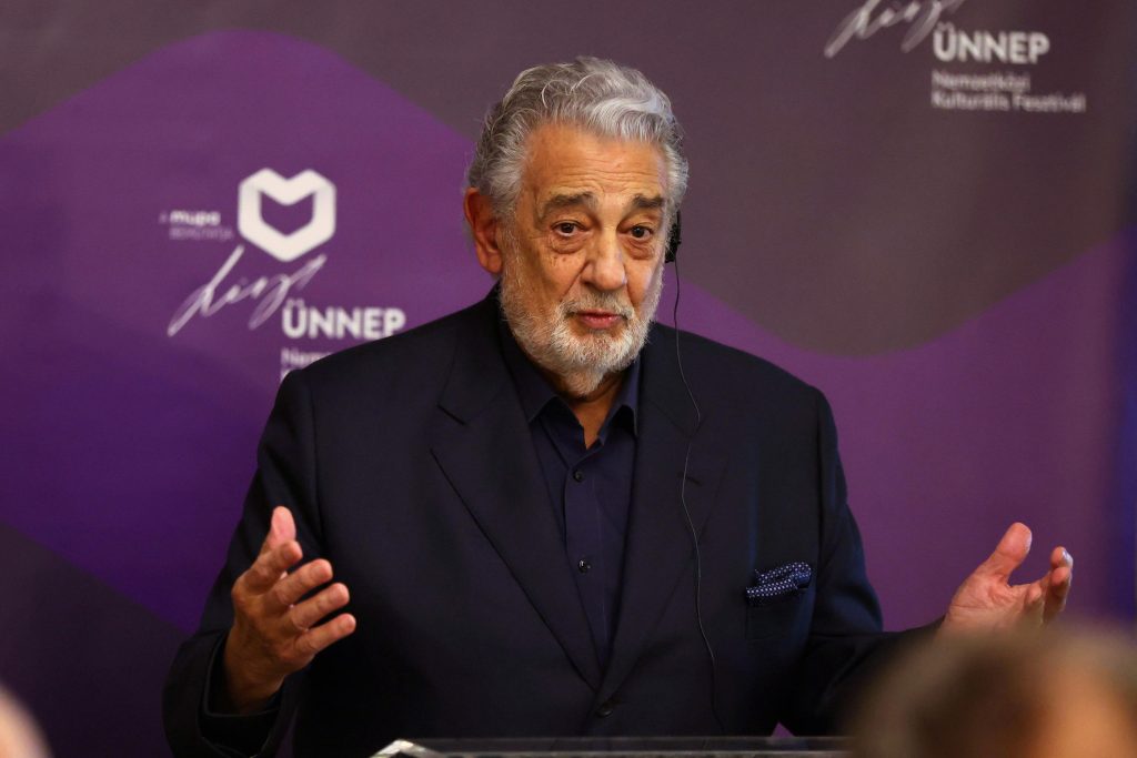 Accuse a Placido Domingo, Gasdia: “mai viste molestie”