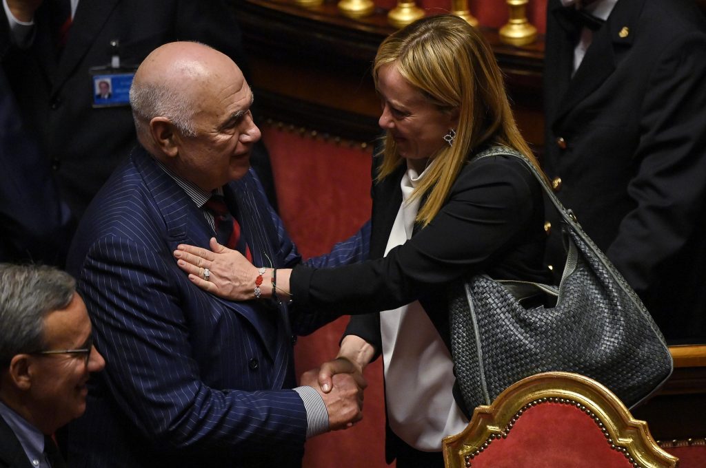 Il Governo fa scudo attorno a Nordio