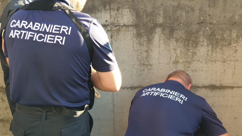 Napoli, arrestato per possesso di bomba in casa