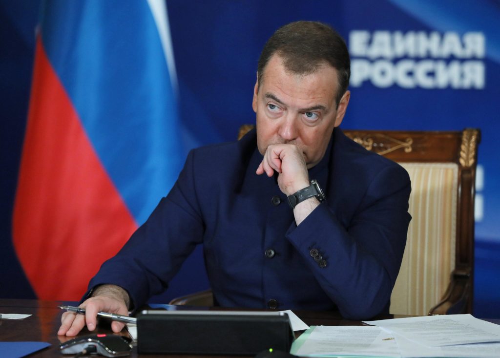 Medvedev: “Crosetto? Uno sciocco raro”