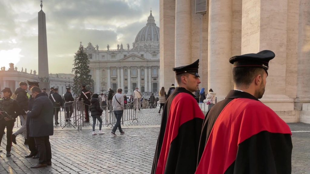 70mila fedeli hanno salutato oggi Benedetto XVI