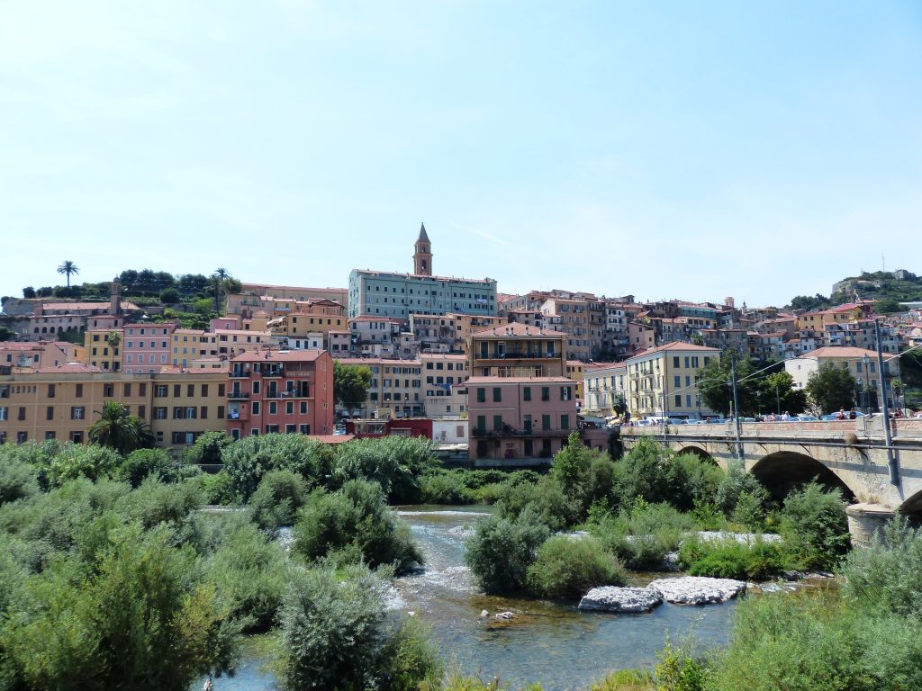 Ventimiglia, nonno picchia nipote e dopo viene aggredito