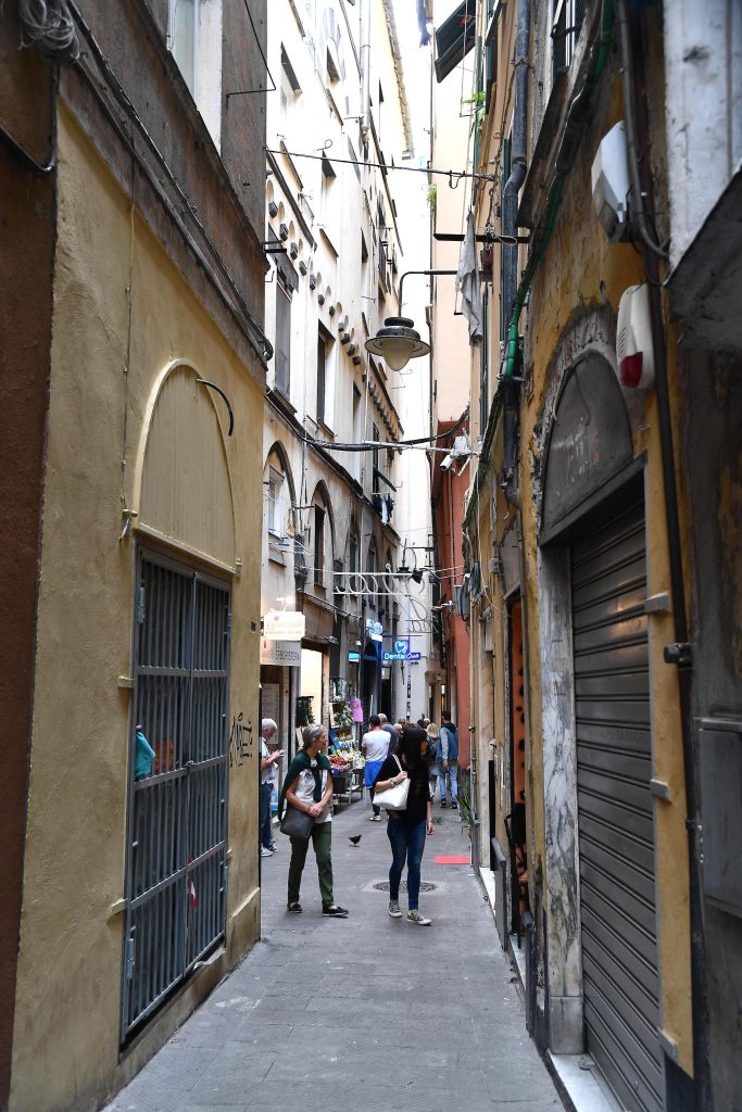 28enne violentata nel centro storico di Genova