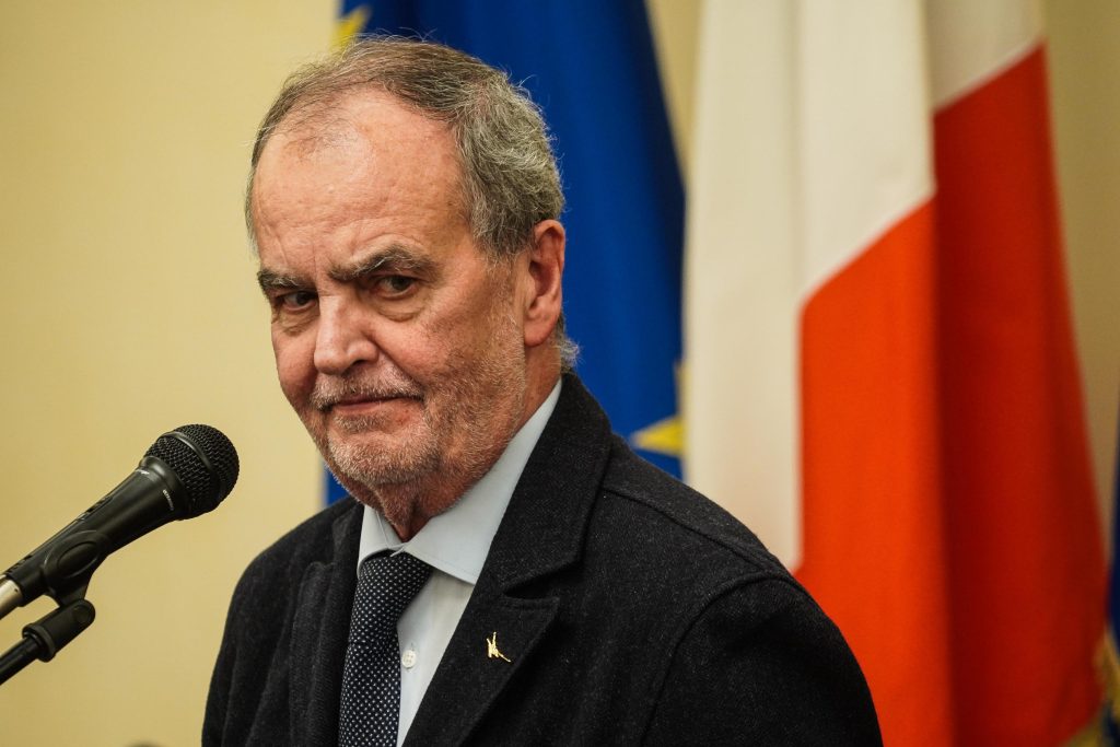Migranti, Calderoli: “regia dietro agli arrivi”