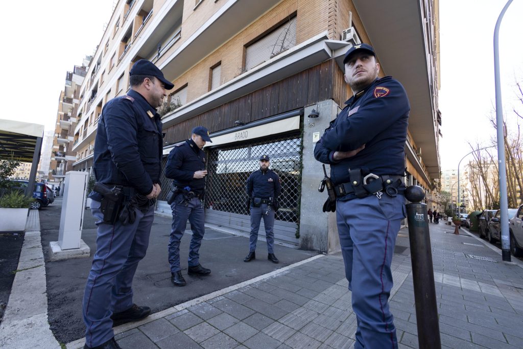 Arrestato allenatore basket per violenza su minori