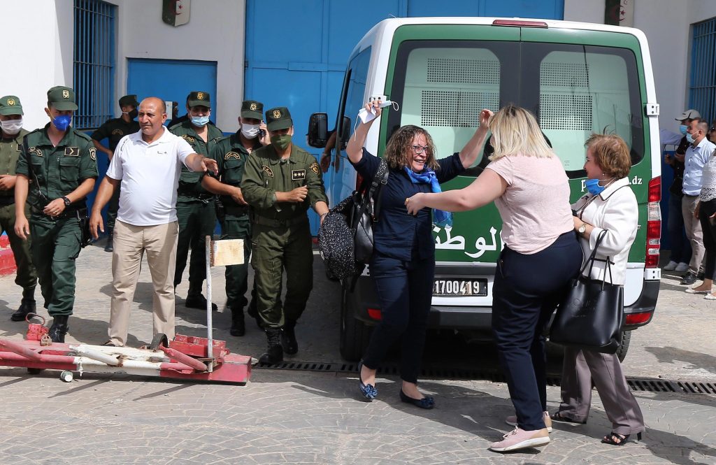 Braccio di ferro fra Parigi e Algeri sulla dissidente politica