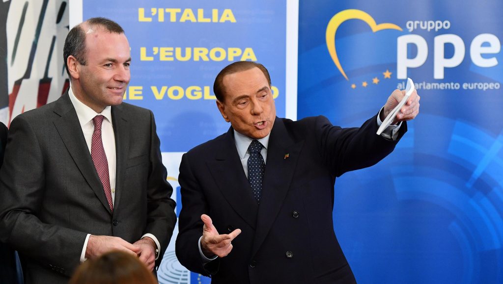 Dopo le parole di Berlusconi il PPE annulla il vertice di Napoli