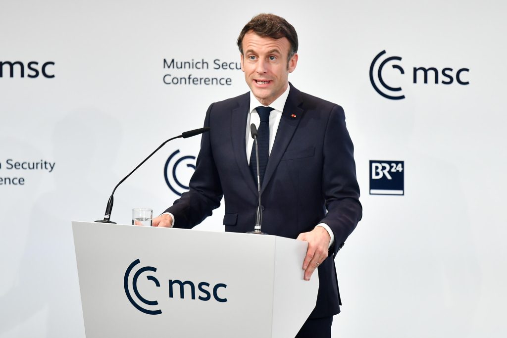 Monaco, Macron: “l’Europa si armi se vuole difendersi”