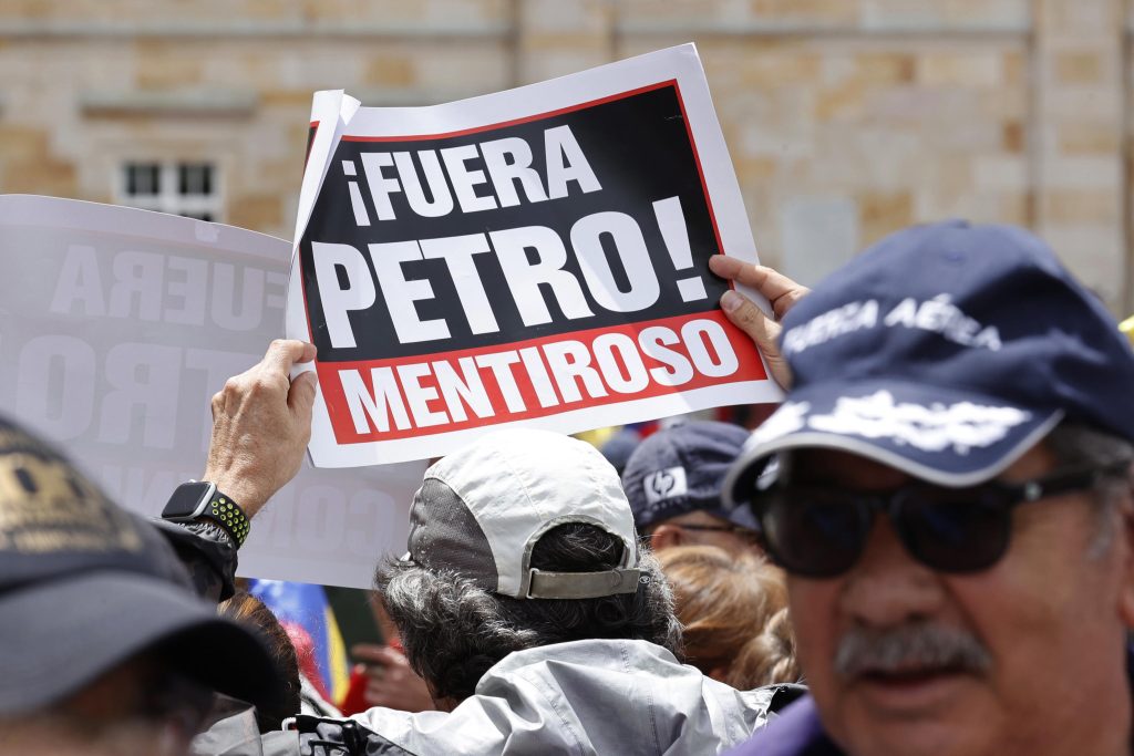 Congresso Perù: Petro è “persona non gradita”