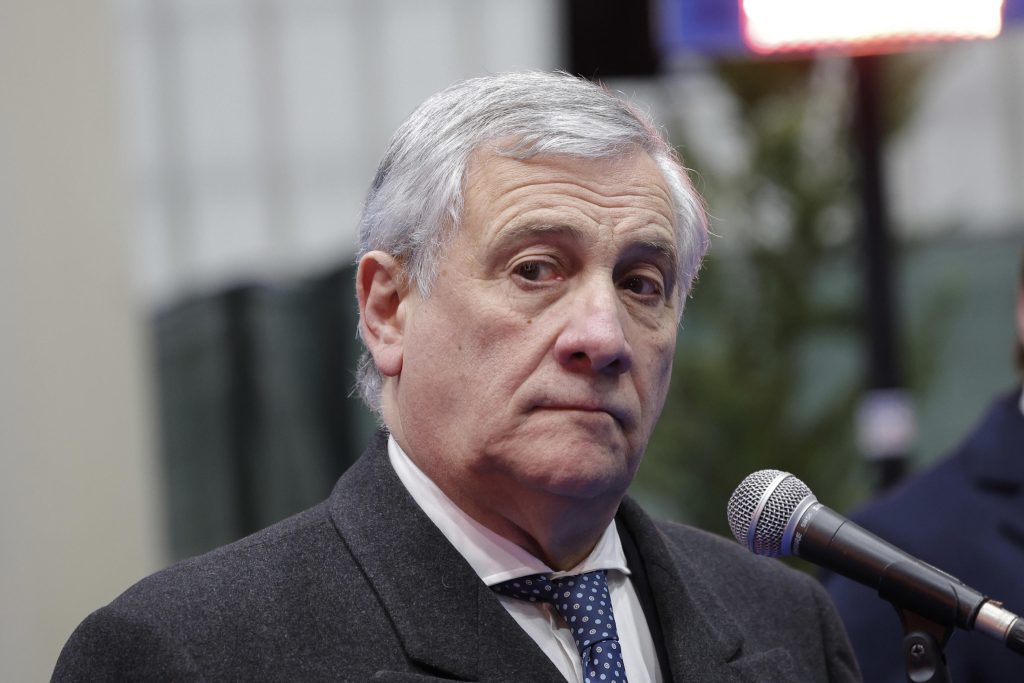 Tajani a Tunisi: “sostegno sui flussi migratori”