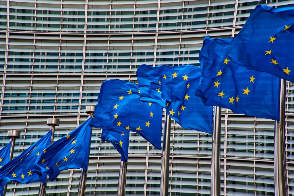 Meloni chiede aiuto sui migranti, l’Europa risponde
