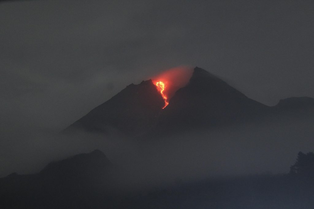 Il Merapi ancora attivo in Indonesia