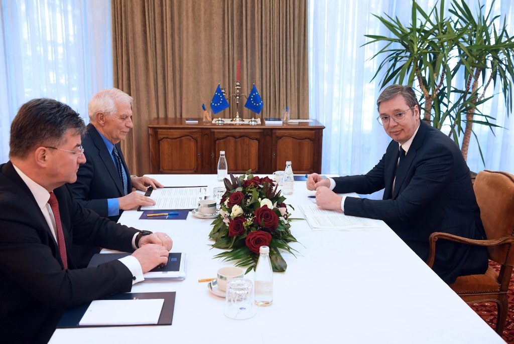 Tensioni tra Serbia e Kosovo, ore di negoziati