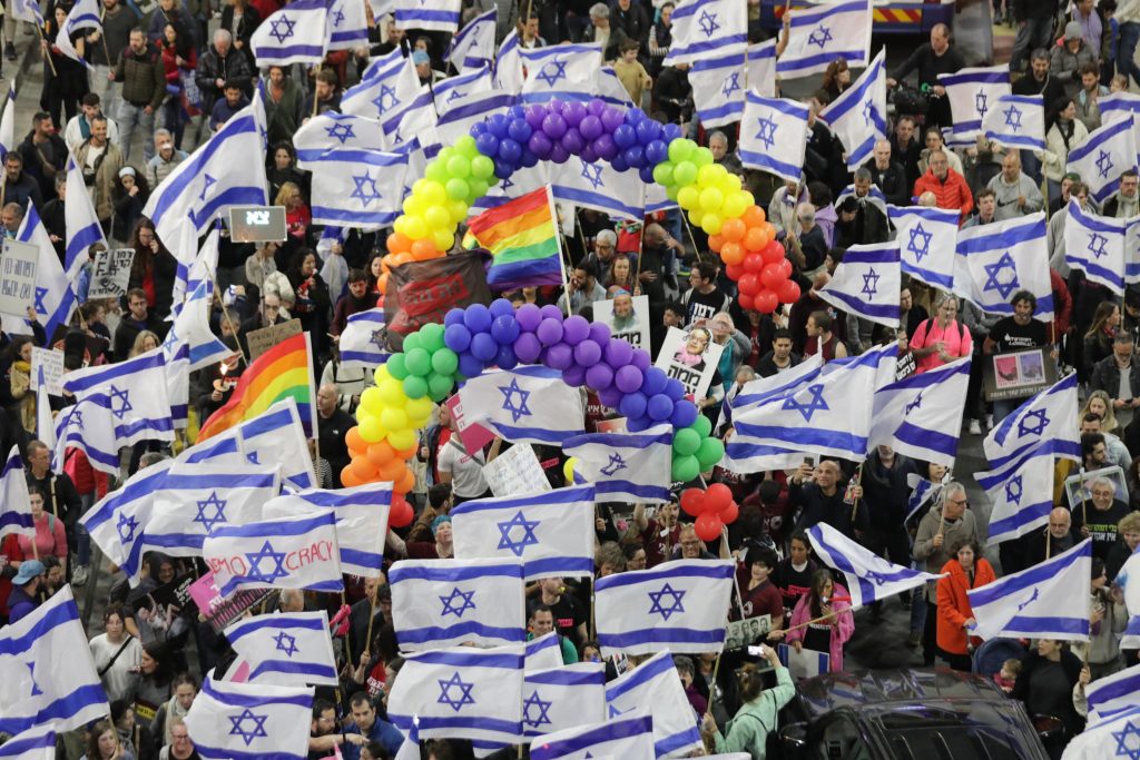 Israele, comunità LGBT+ in piazza