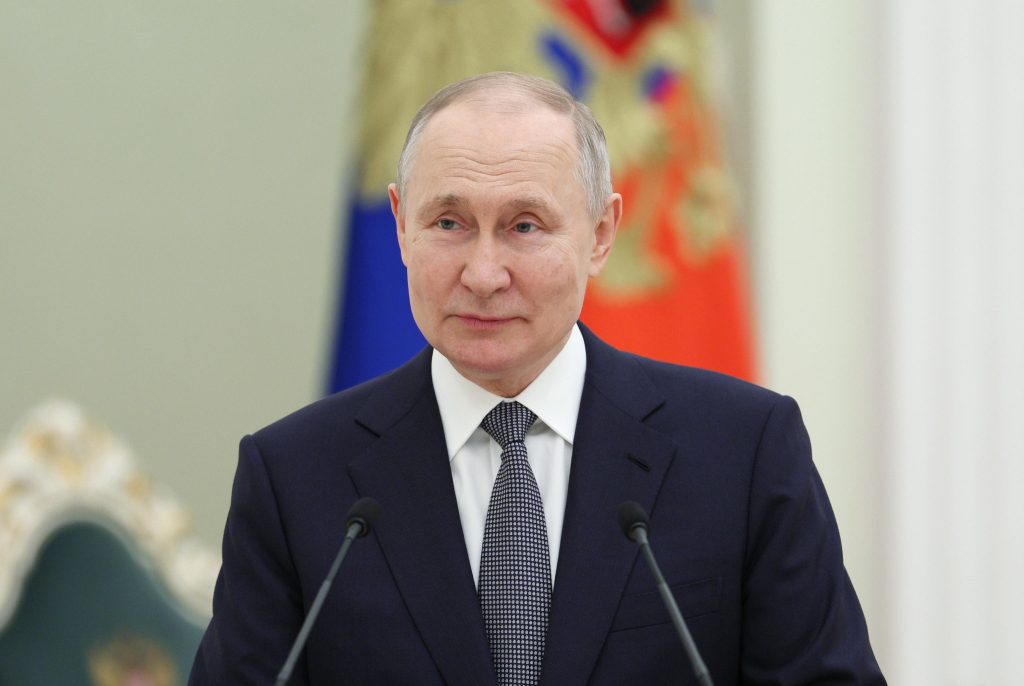 Putin: “Occidente costruisce nuovo asse come nei regimi degli anni ’30”