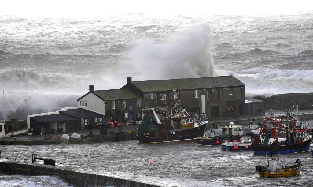 Nel Regno Unito emergenza per il ribaltamento di fluido oleoso a Dorset