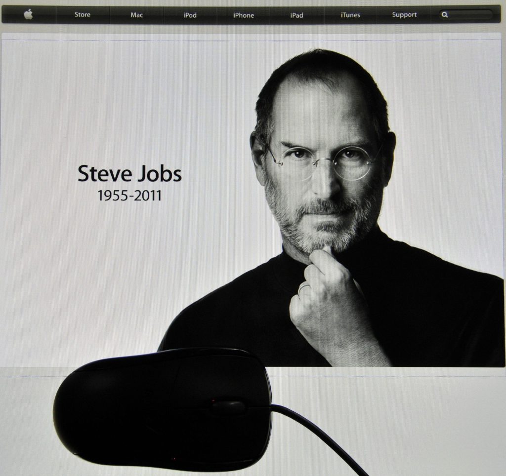 Venduto all’asta per 178mila dollari il mouse che ispirò Steve Jobs