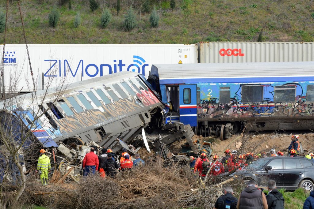 Scontro treni in Grecia, arrestato dipendente ferrovie