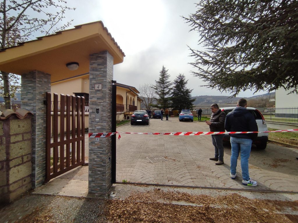 L’Aquila, ex primario uccide moglie e figli poi si toglie la vita