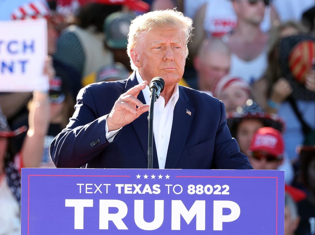 Trump: “andrò in tribunale”