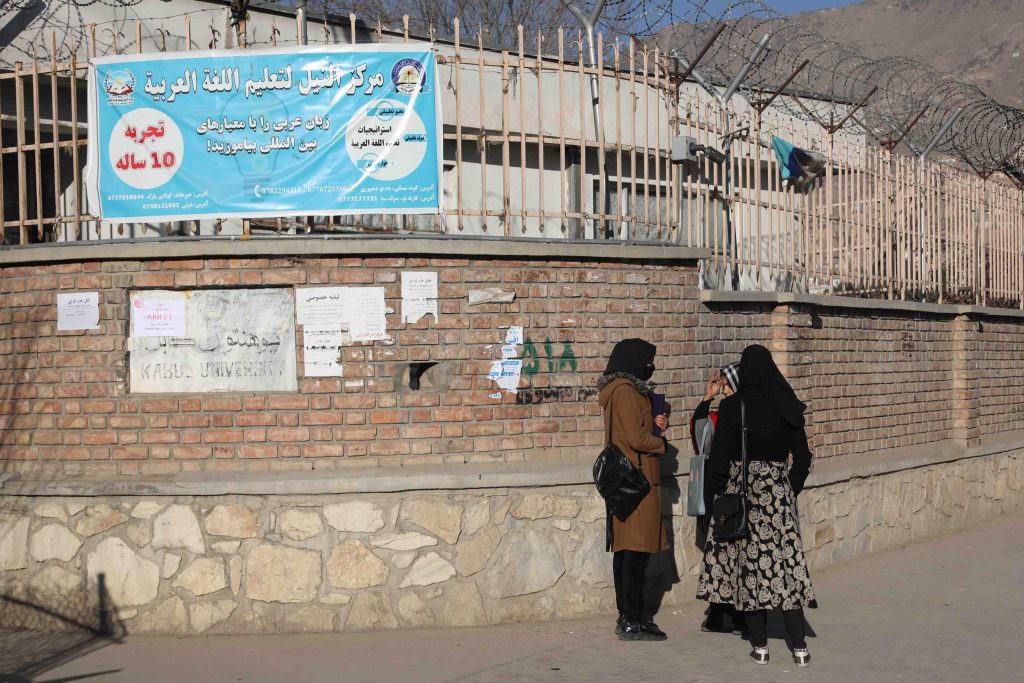 Afghanistan, talebani vietano alle donne di lavorare per l’Onu