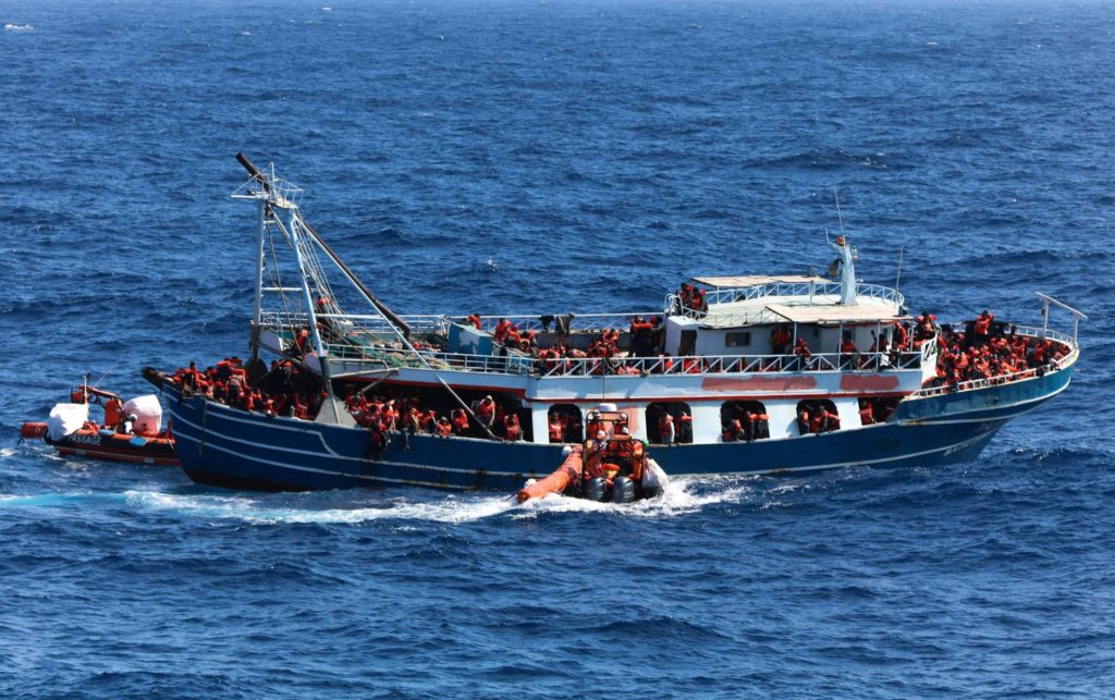 Geo Barents arriva a Brindisi, 339 persone sbarcate