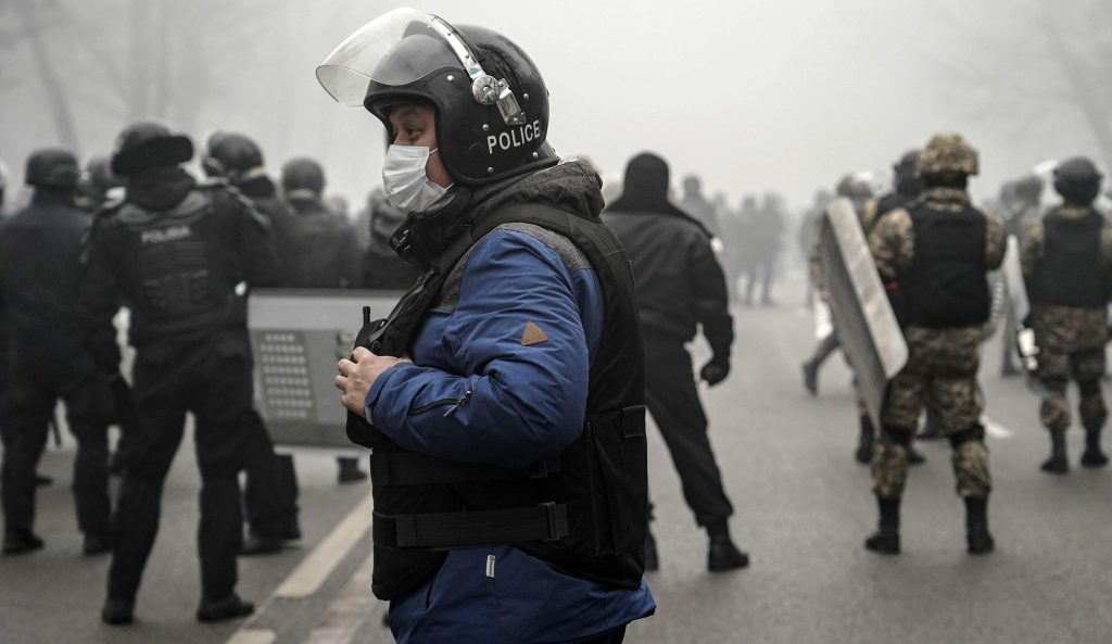 Kazakistan, arrestati operai che manifestavano