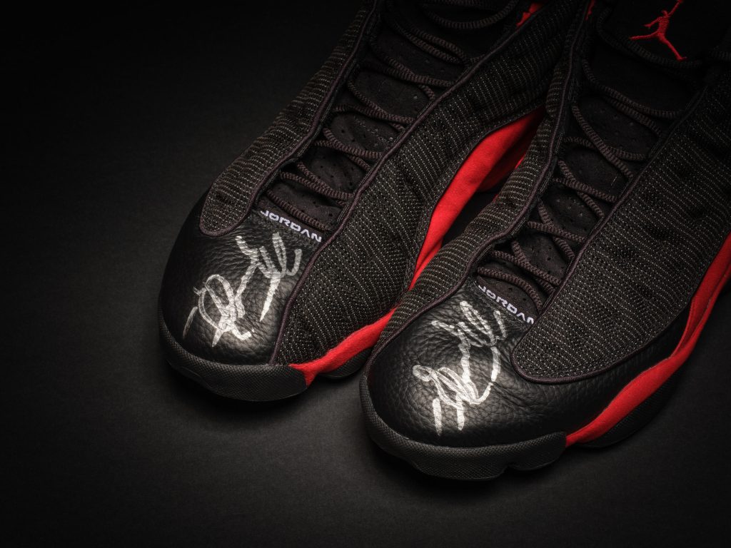 Vendute all’asta a 2,2 milioni un paio di sneakers di Michael Jordan