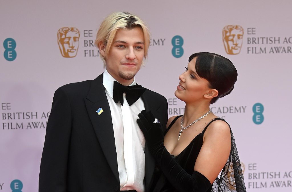 Fidanzamento ufficiale tra Millie Bobby Brown e Jake Bongiovi, due star del cinema