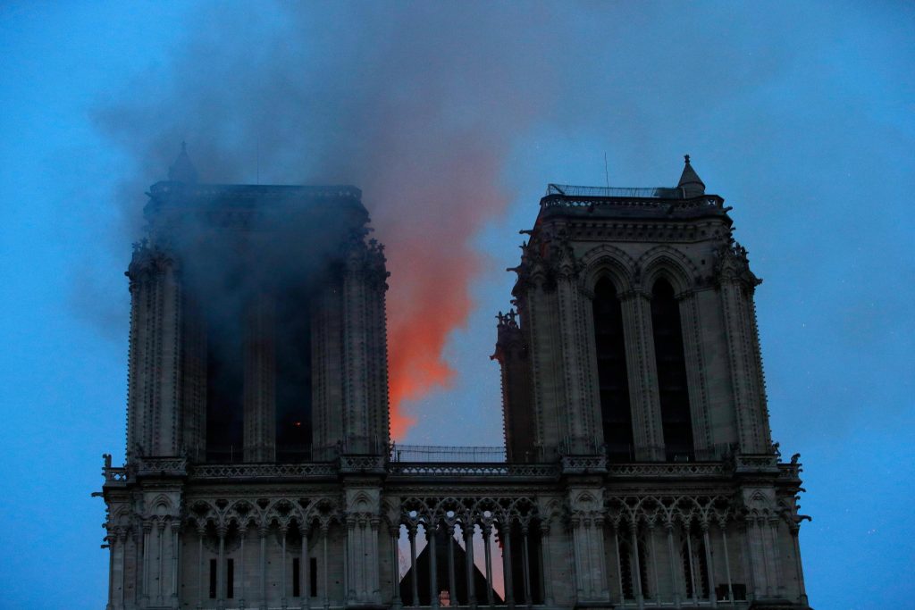 Incendio Notre Dame, denuncia su emissioni di piombo